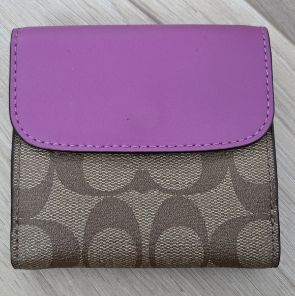 Coach Trifold Wallet 💜 - Picture 2 of 12